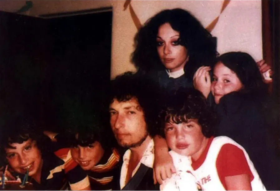 Bob Dylan Revealed online
