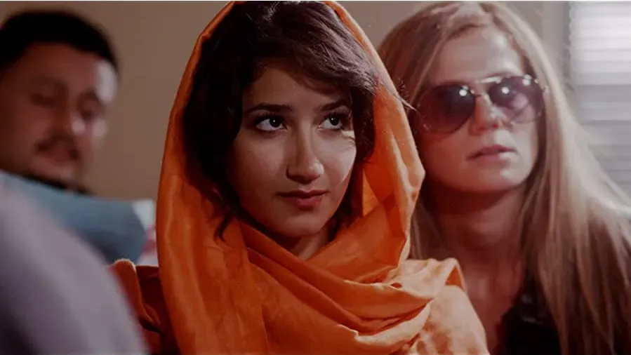 Farah Goes Bang online