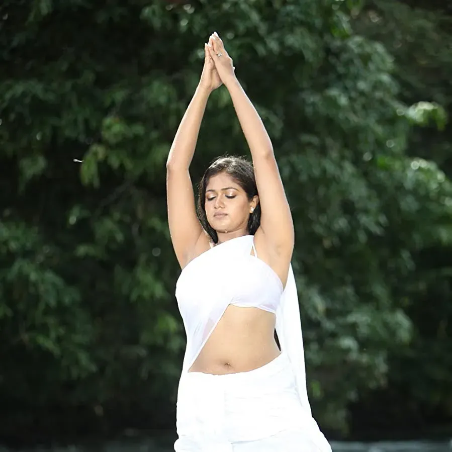 Yakshiyum Njanum online