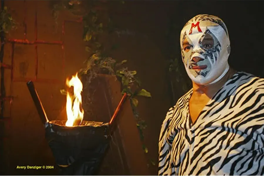 Mil Mascaras vs. the Aztec Mummy online
