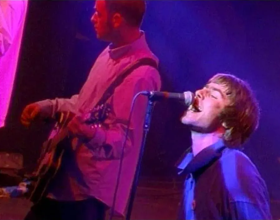 Oasis: Live by the Sea online