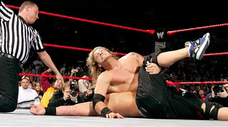 WWE New Year's Revolution online