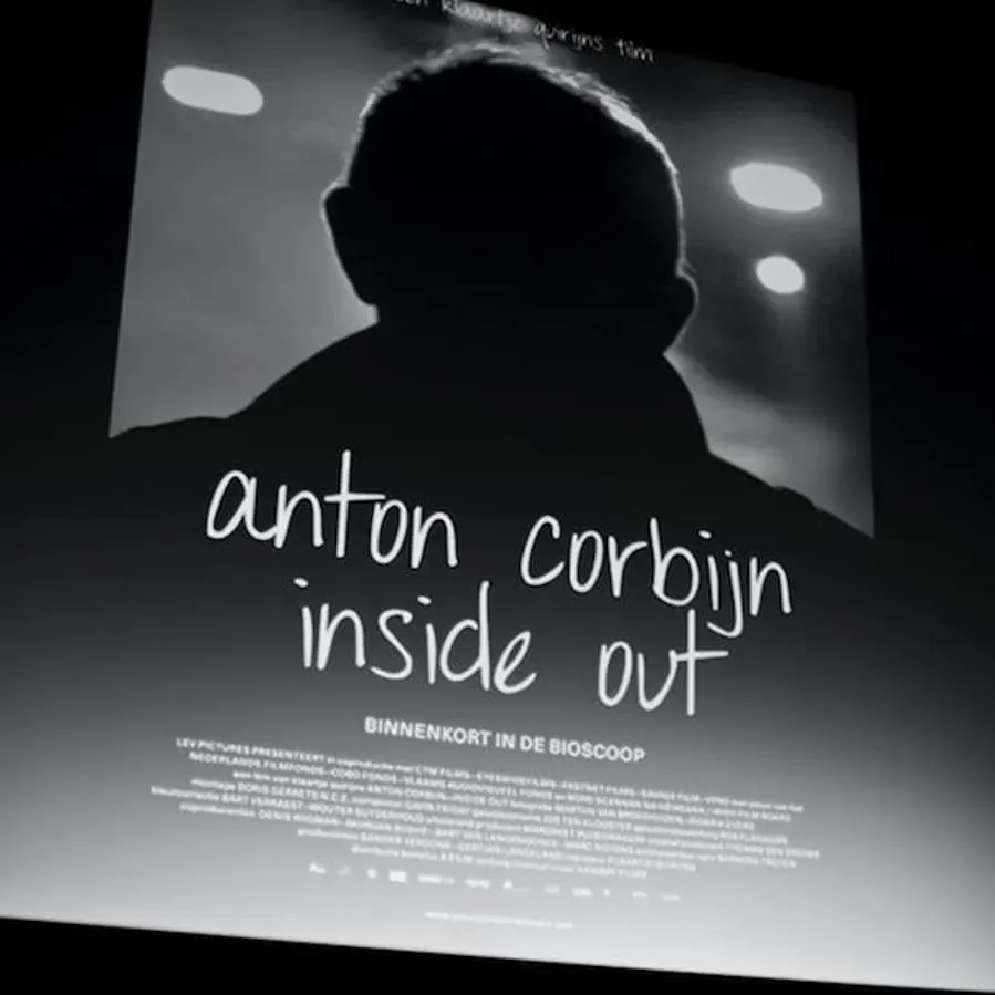 Anton Corbijn. Na wylot online