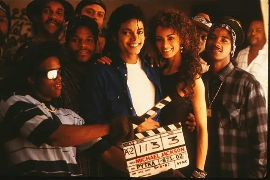 Bad 25 online