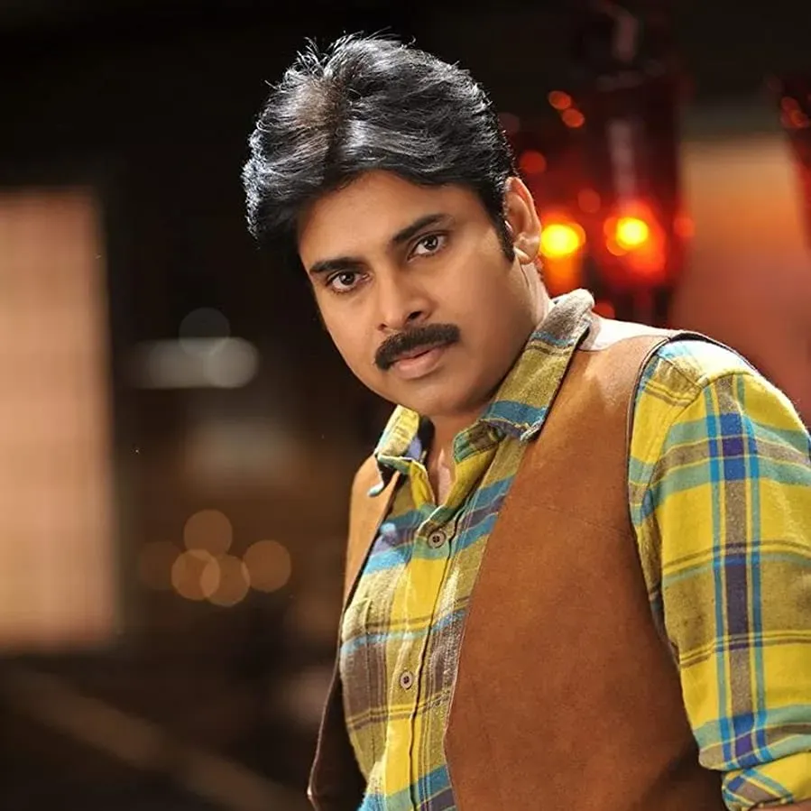 Cameraman Gangatho Rambabu online