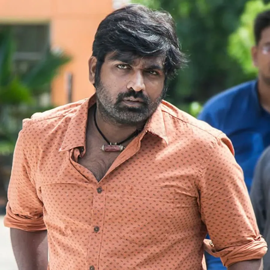 Naduvula Konjam Pakkatha Kaanom online