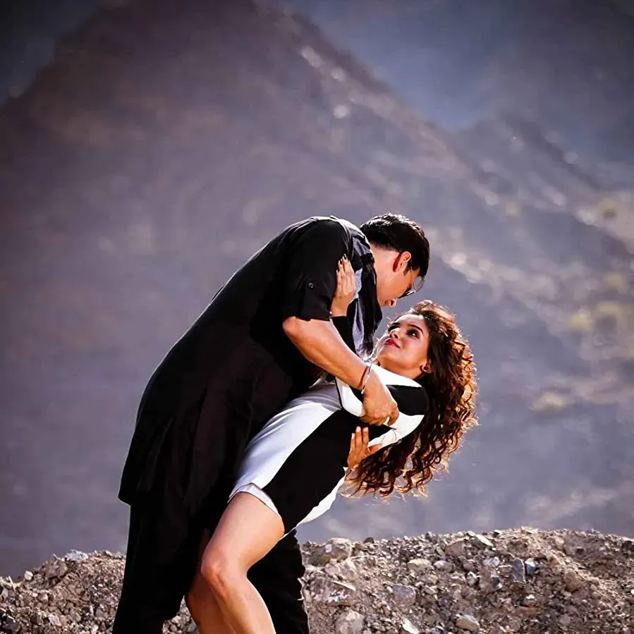 Khiladi 786 online