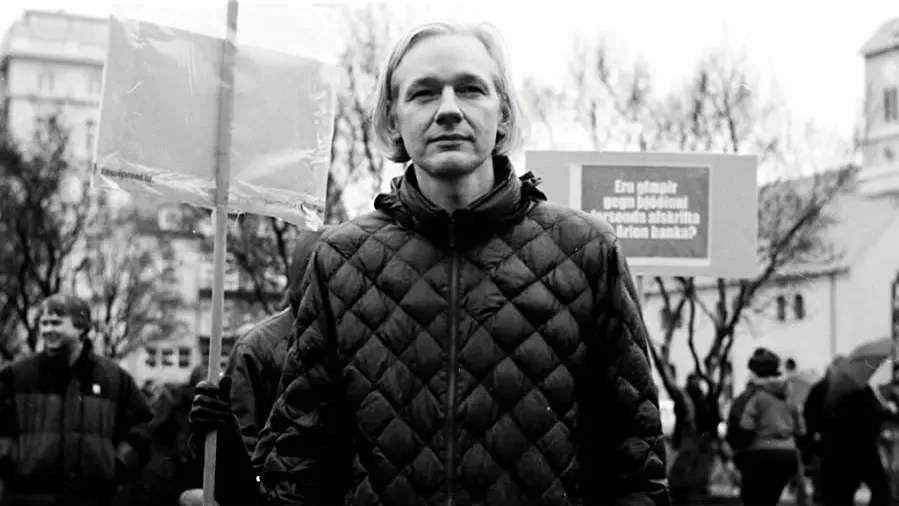 Scisle tajne: Historia WikiLeaks online