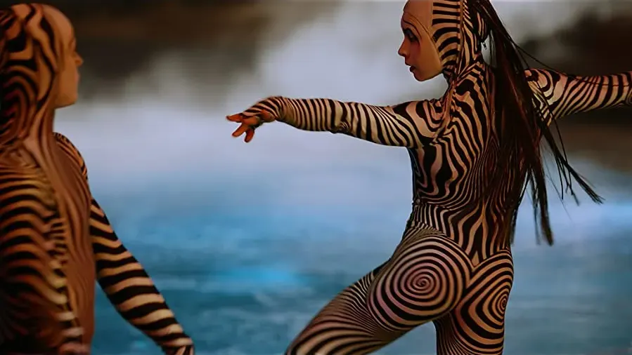 Cirque du Soleil: Worlds Away online