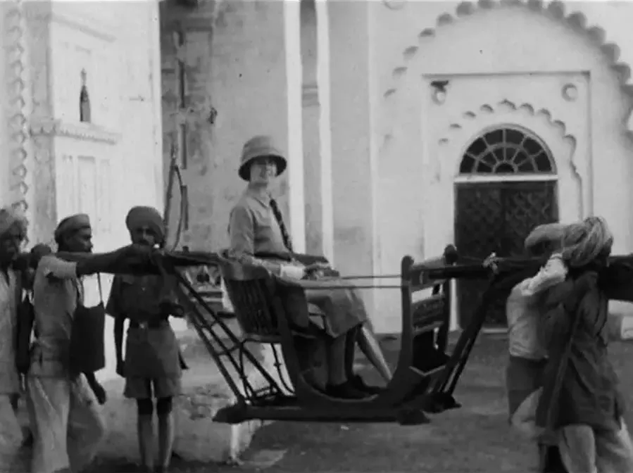 Around India with a Movie Camera online