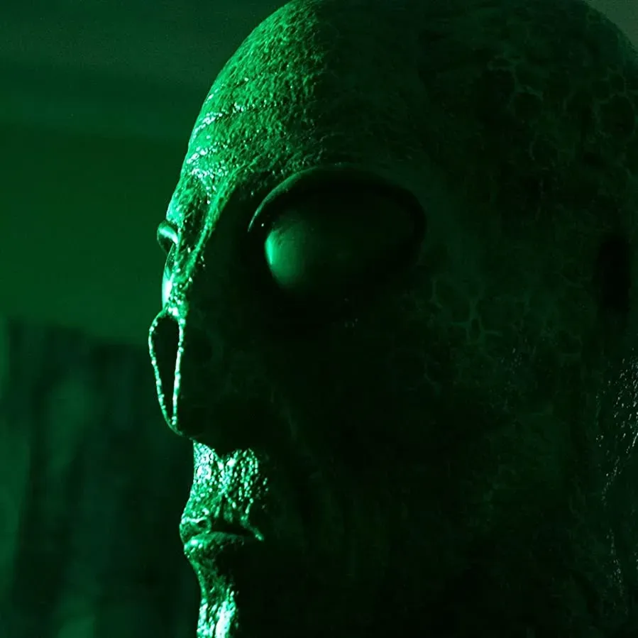 Aliens with Knives online