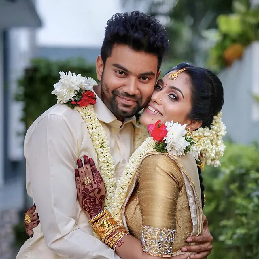 Neeyum Naanum online