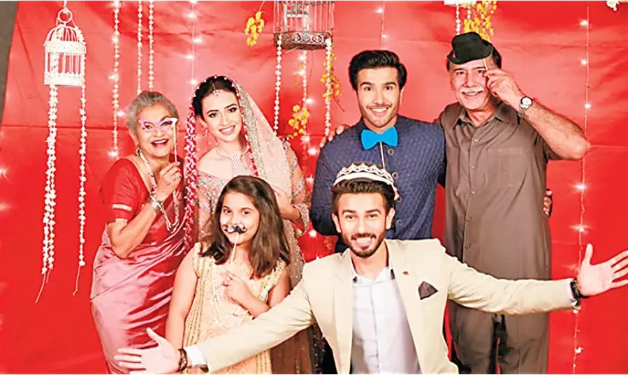 Dino Ki Dulhaniya online