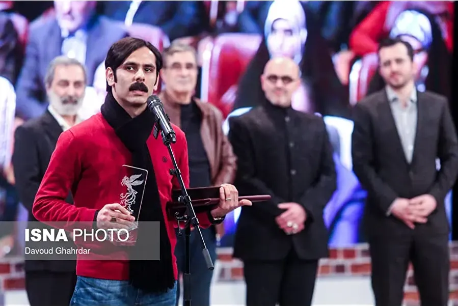 Bazm-e Razm online