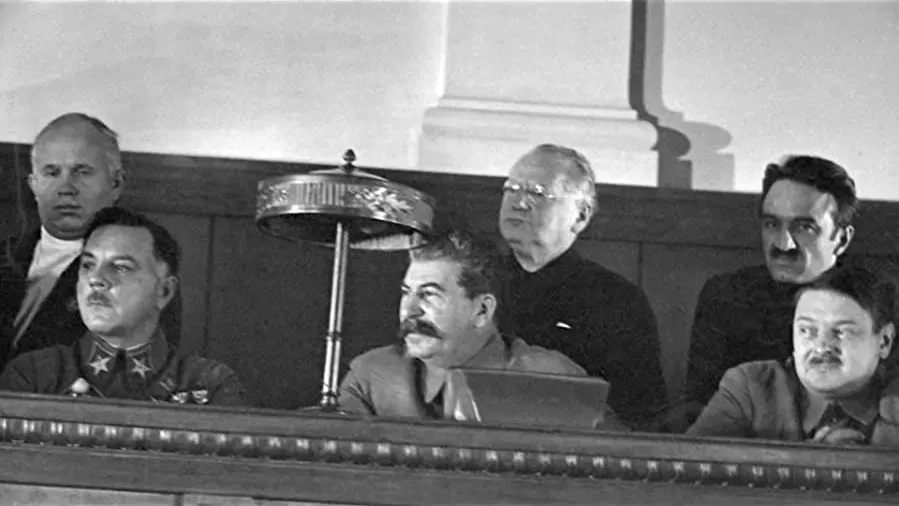 Le pacte Hitler-Staline online