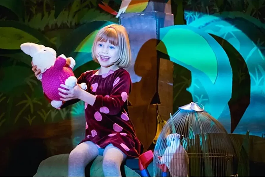 Kacper i Emma w teatrze online