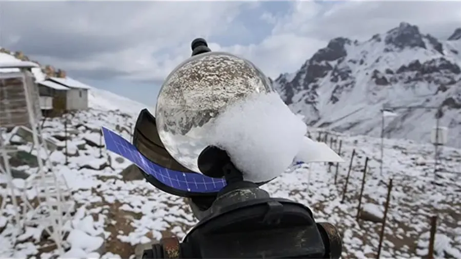 Woman and the Glacier online