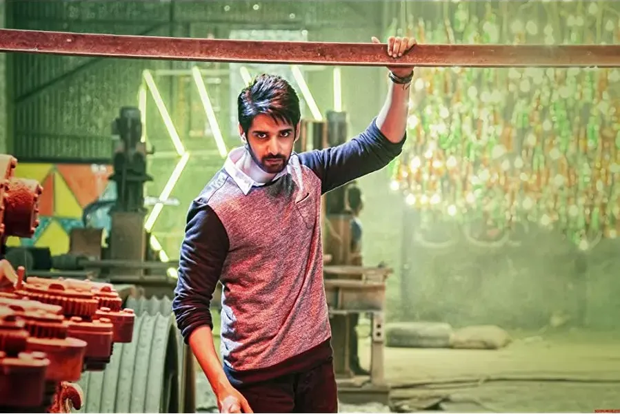 Aatadukundam Raa online