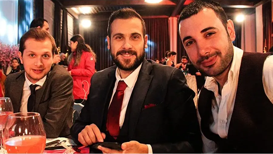 Kim Daha Mutlu? online