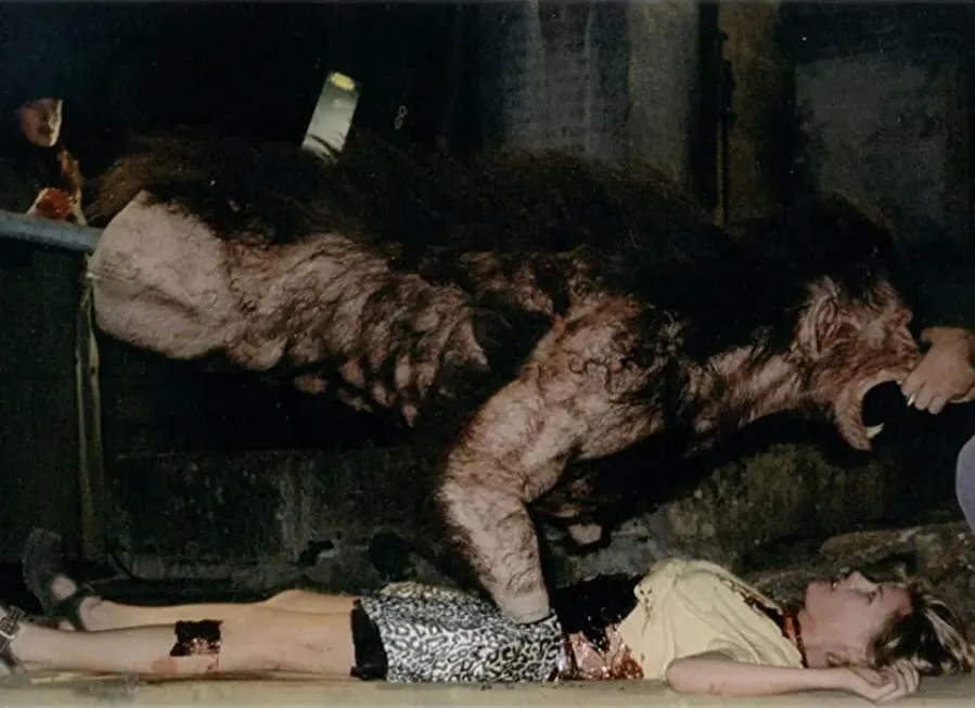 An American Werewolf in Paris online