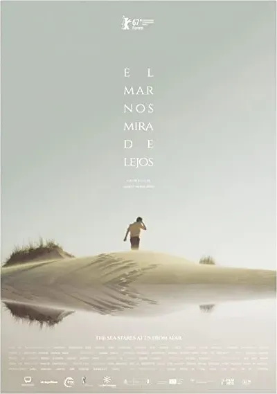 El mar nos mira de lejos