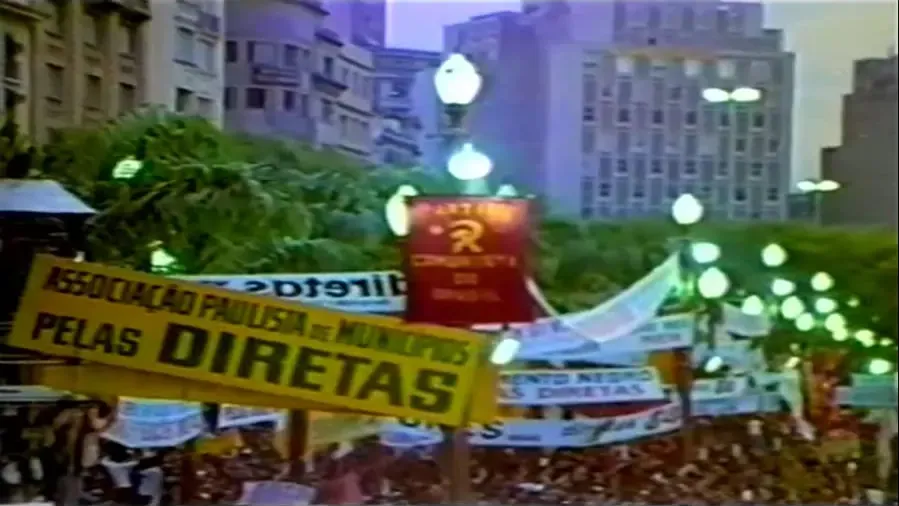 Democracia em Preto e Branco online