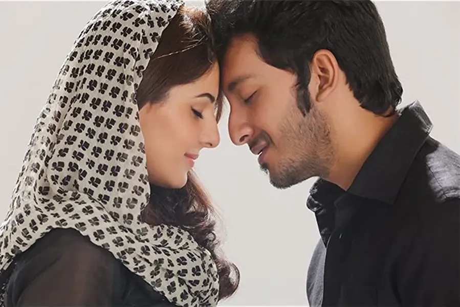 Meendum Oru Kadhal Kadhai online