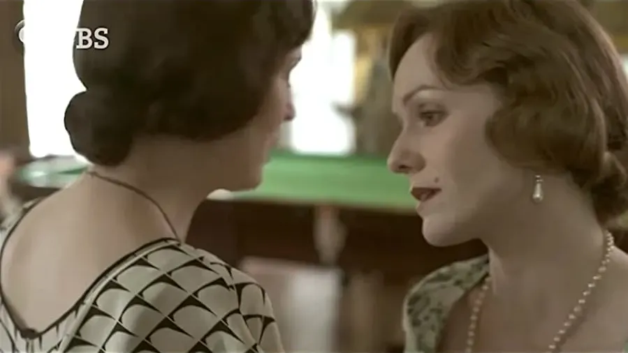 Royal Wives at War online