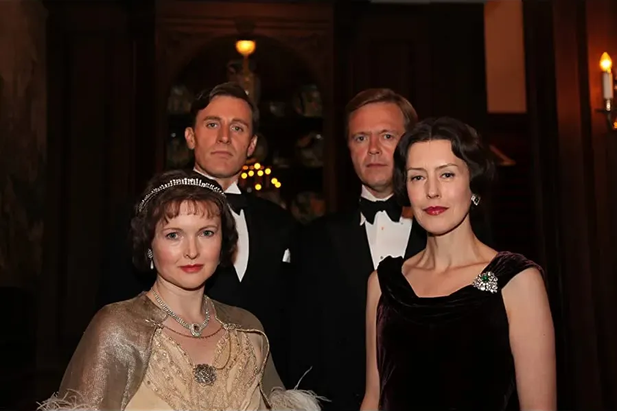 Royal Wives at War online