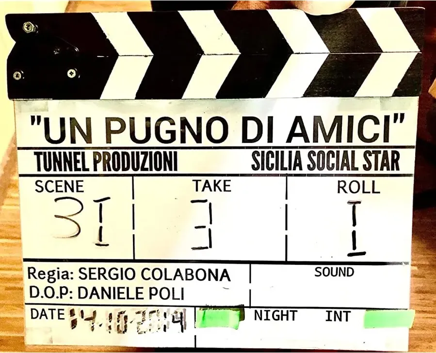 Un pugno di amici online