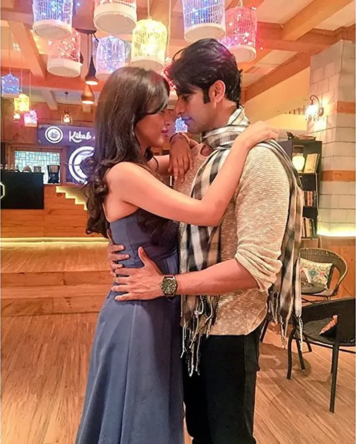 Hume Tumse Pyaar Kitna online