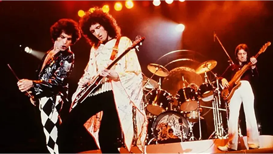 Queen: Rock the World online