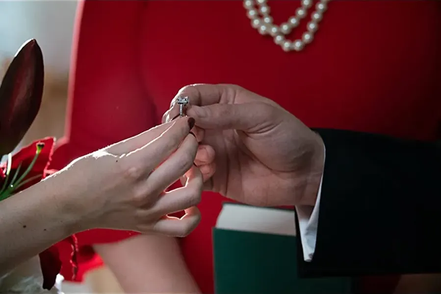 A Ring for Christmas online