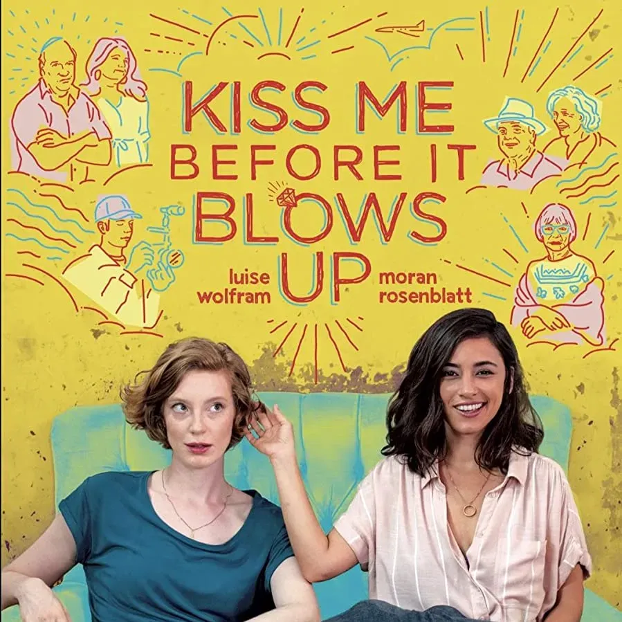 Kiss Me Before It Blows Up online