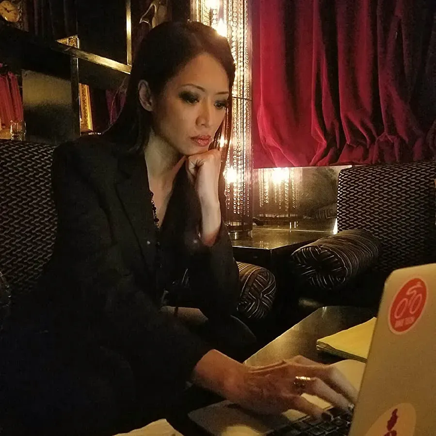 Bottle Girl online