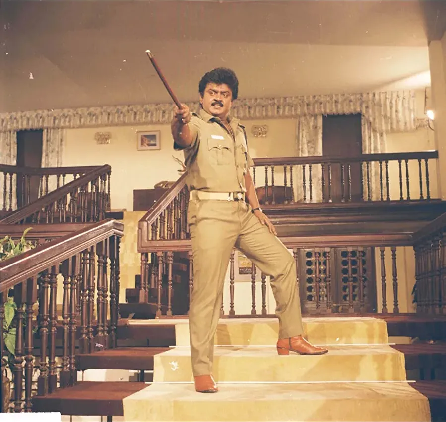 Maanagara Kaaval online