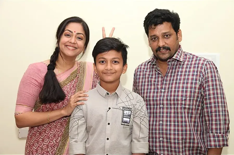 Kaatrin Mozhi online