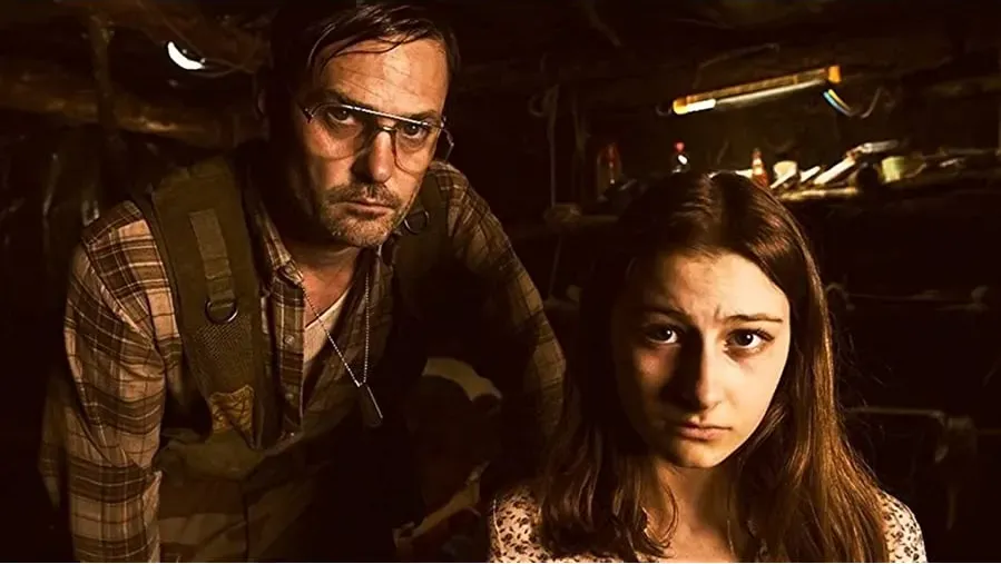 Girl in the Bunker online