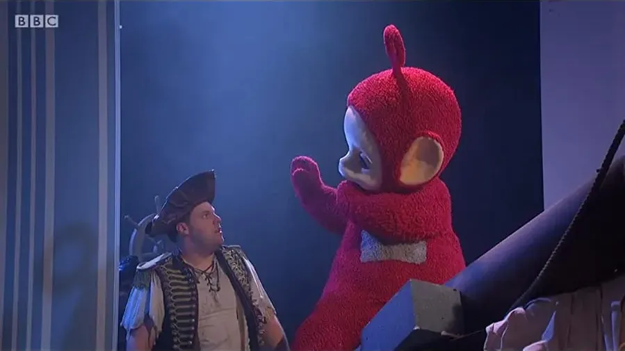 Peter Pan Goes Wrong online