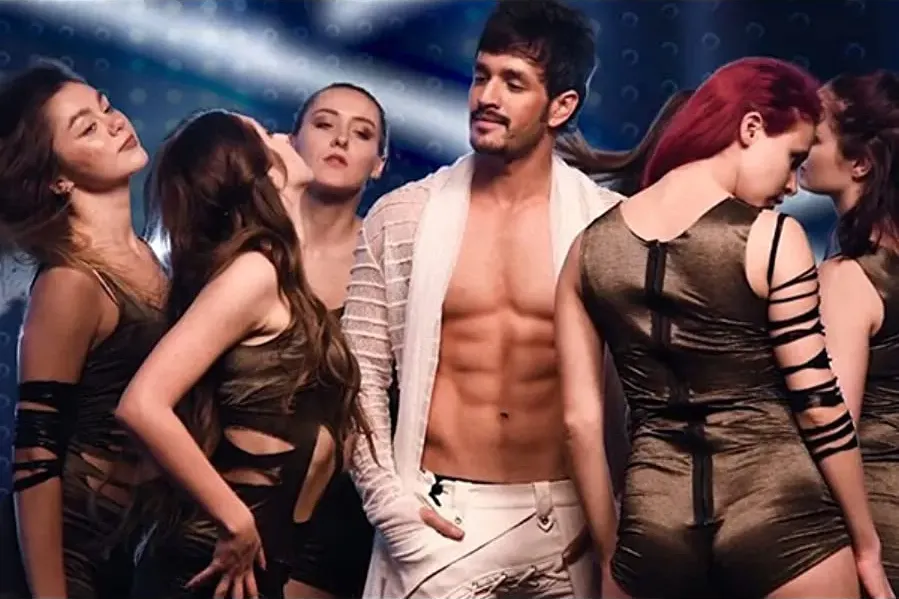 Mr. Majnu online