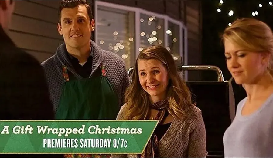 A Gift Wrapped Christmas online