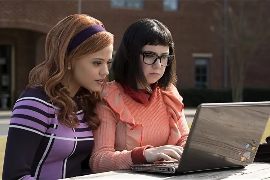 Daphne & Velma online