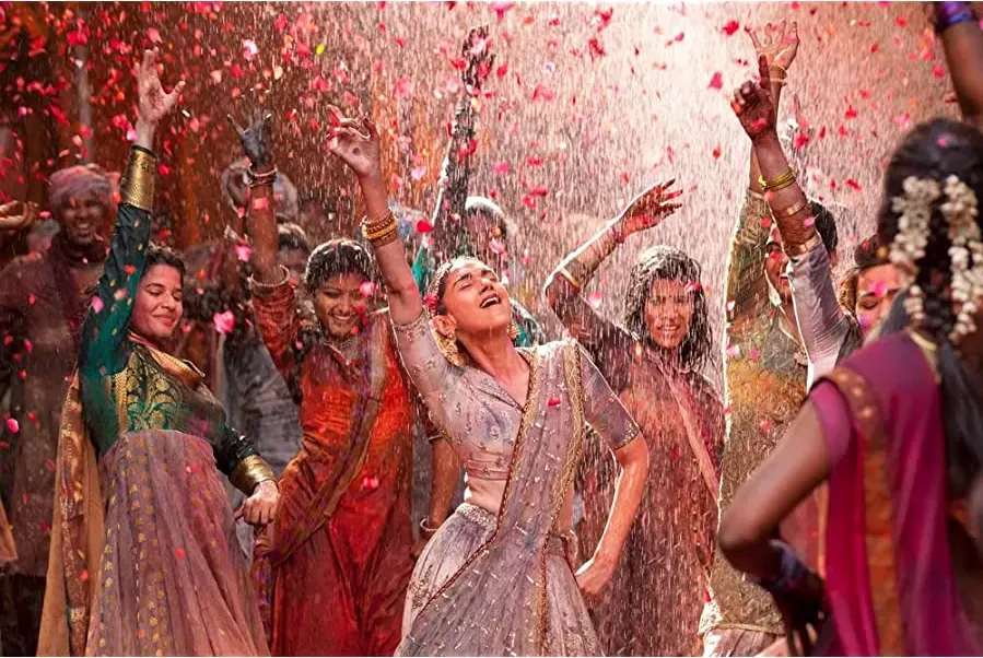 Kaatru Veliyidai online