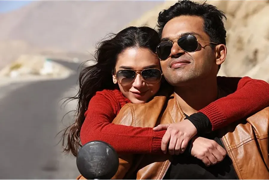 Kaatru Veliyidai online