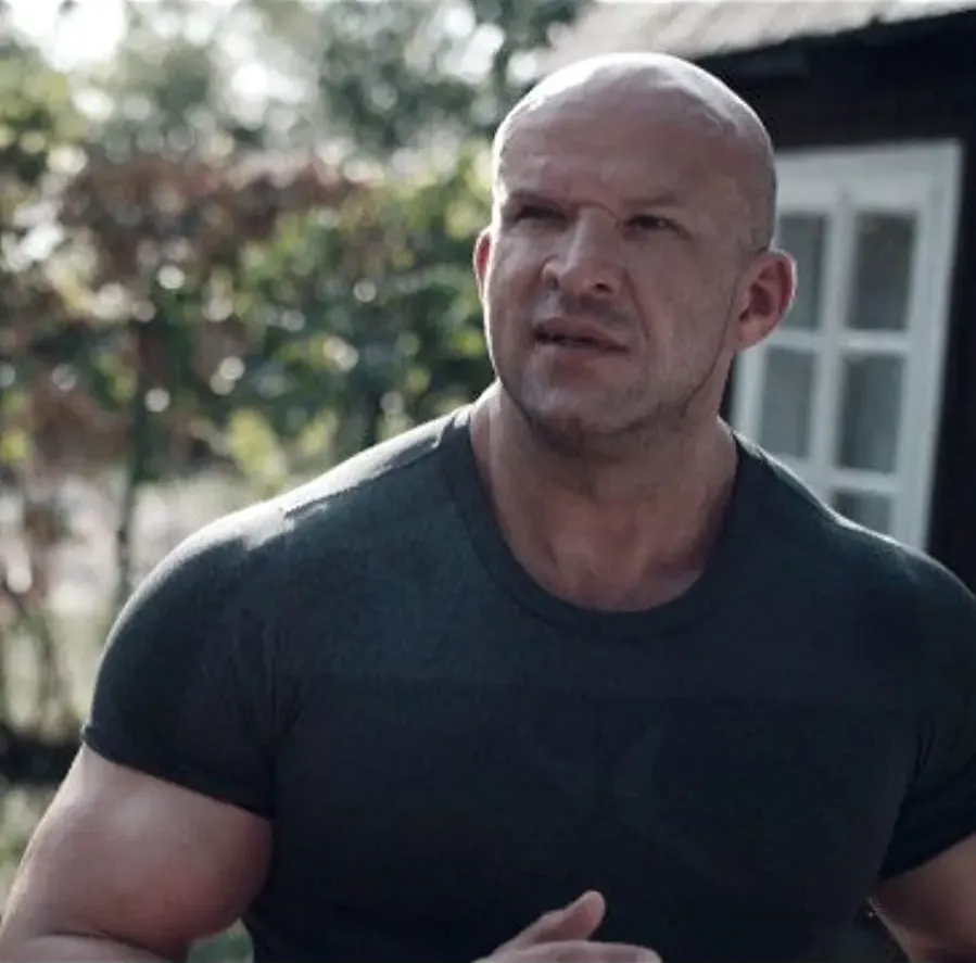 Pitbull. Niebezpieczne kobiety online