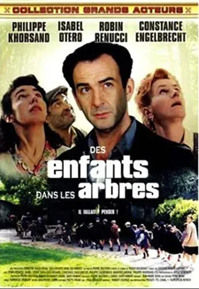 Des enfants dans les arbres