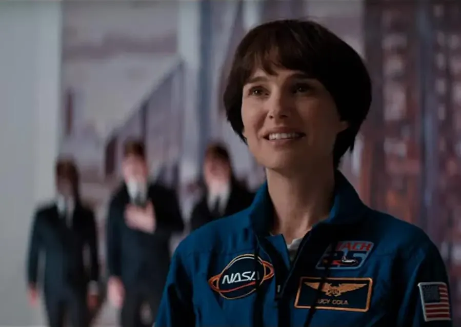 Lucy in the Sky online