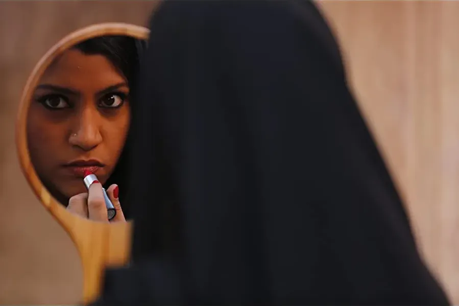 Lipstick Under My Burkha online
