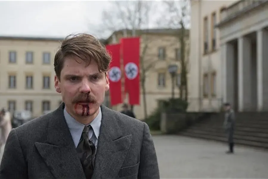 Alone in Berlin online