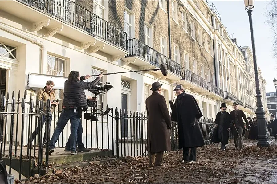 Holmes & Watson online
